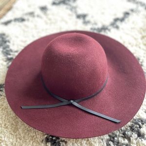 Maroon fedora